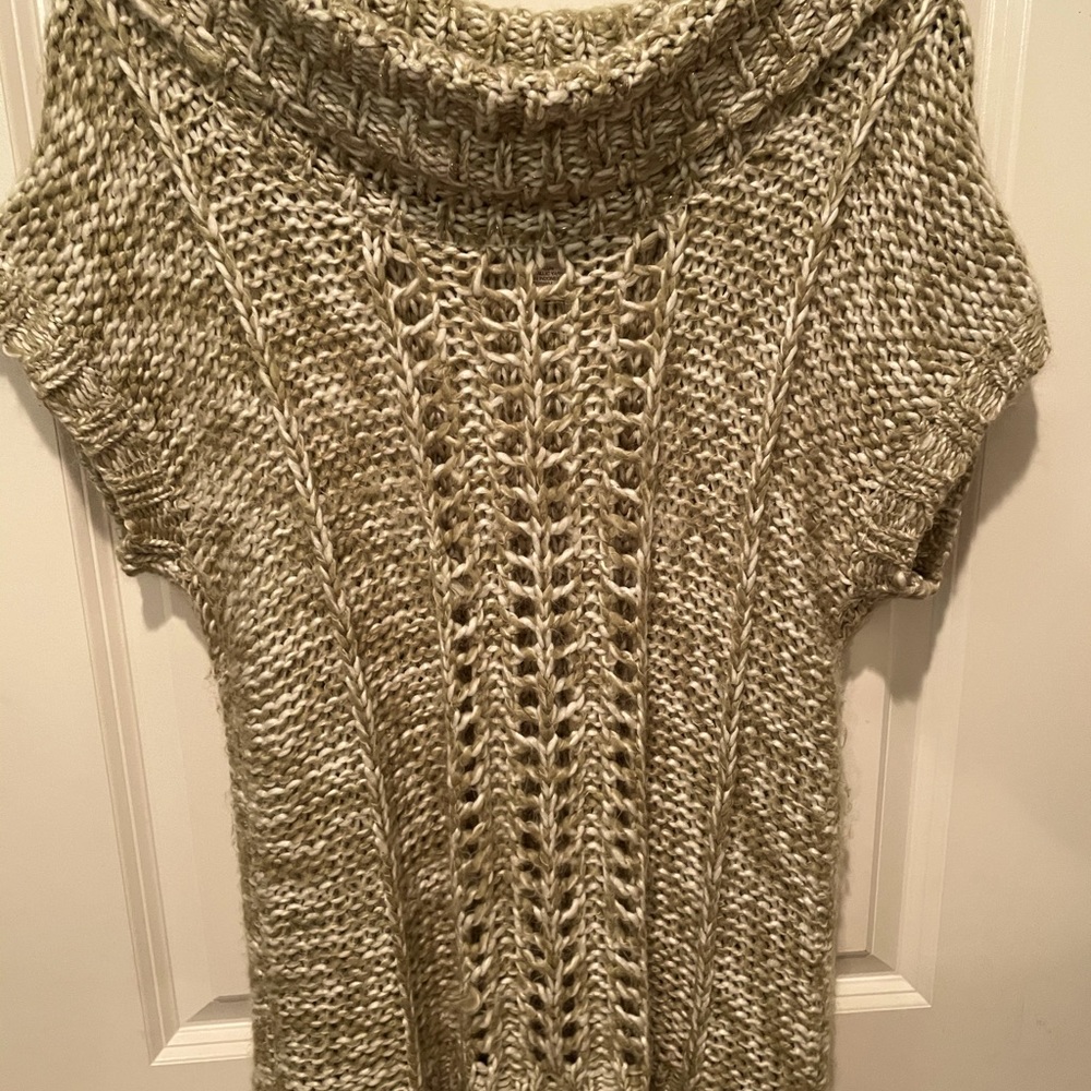 Short sleeve lightweight Mudd sweater, size XL